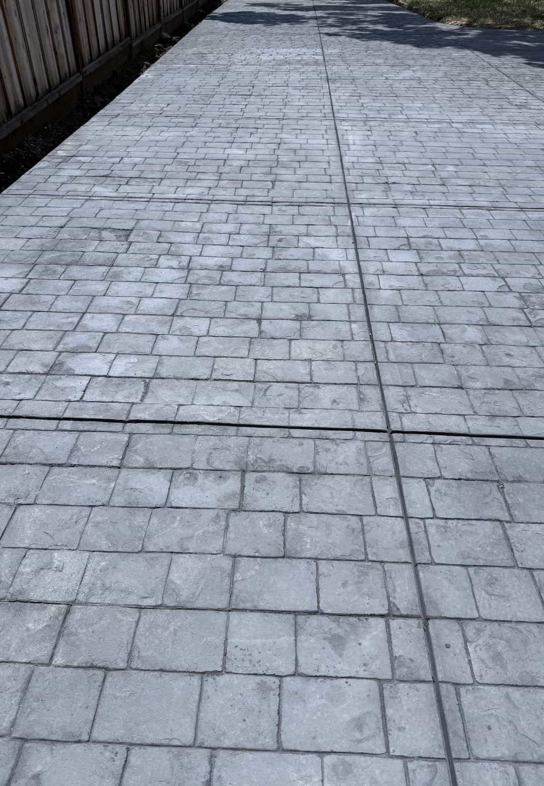 Stamped concrete driveway in an ashlar slate pattern