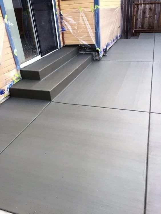 The same concrete patio and steps cured, sealed, and finished behind a San Jose home