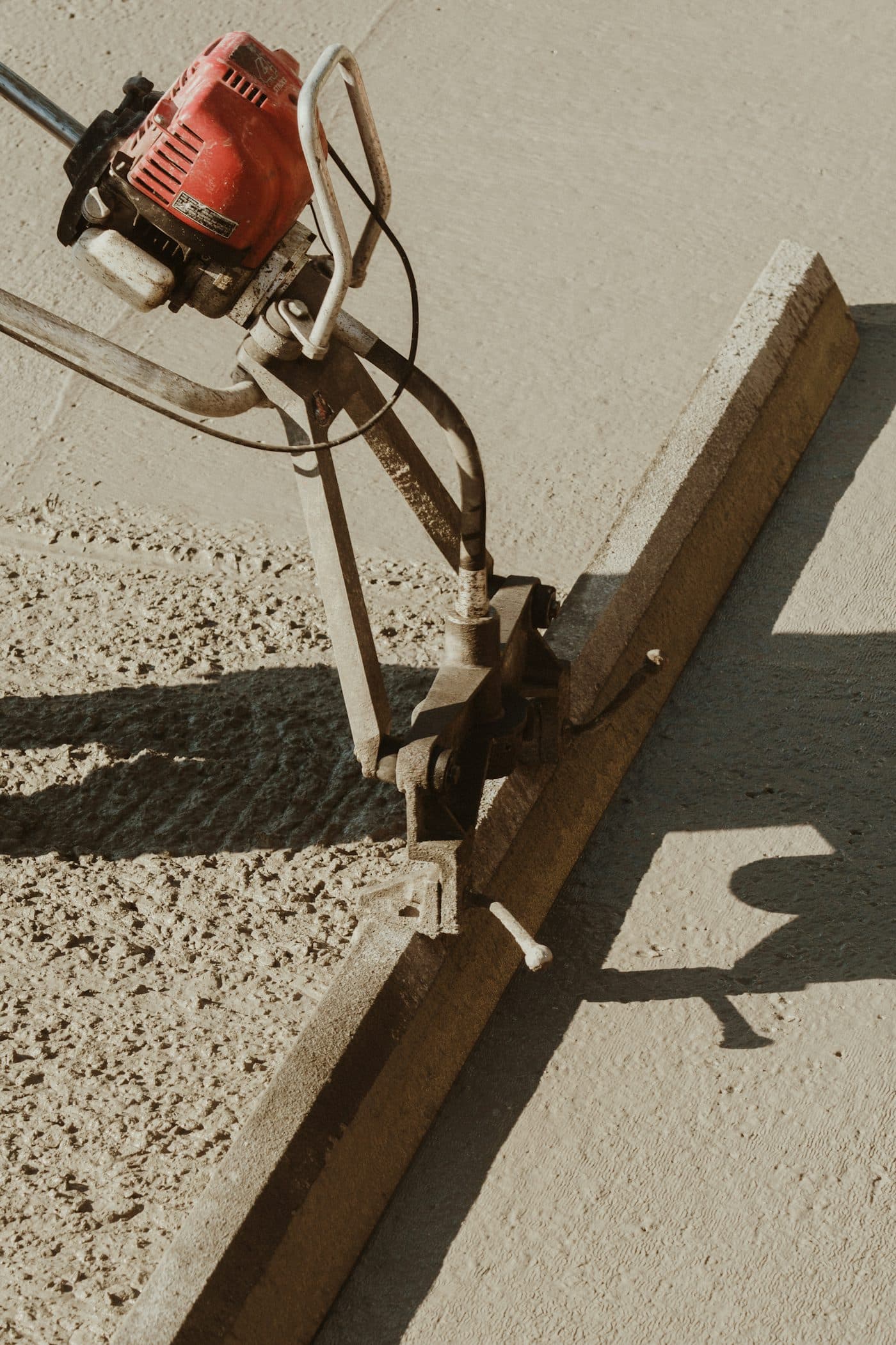 Power trowel machine bringing a fresh slab to a hard, closed finish